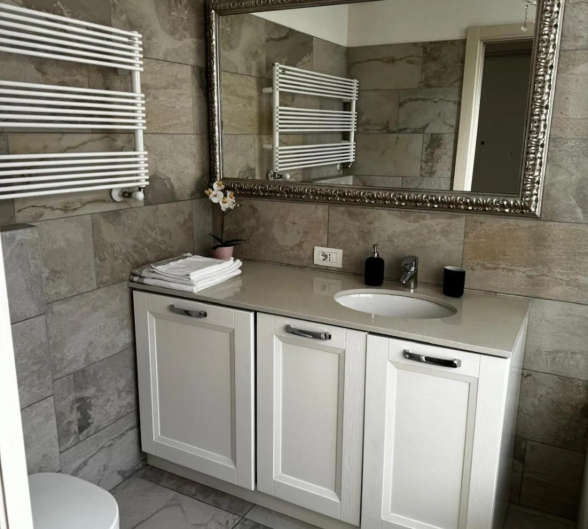 Apartment Belvedere B2 Mezzegra 0*,